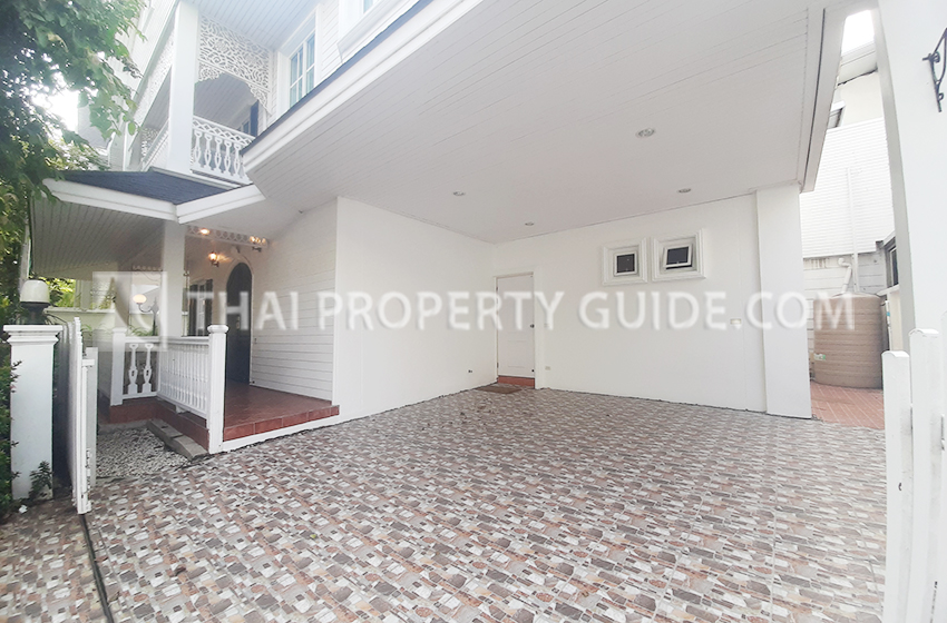 House with Shared Pool in Sukhumvit 